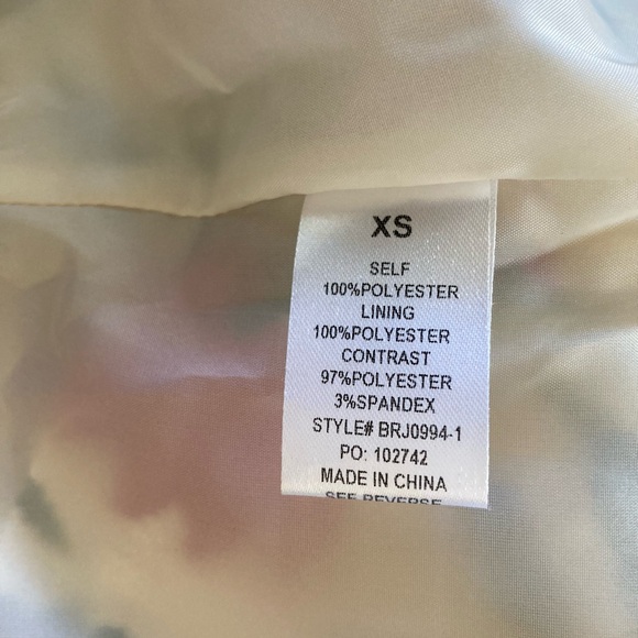 🎄Bailey Rose Green & Red Floral‎ Patterned White Fuzzy Jacket Christmas Festive - Picture 13 of 14